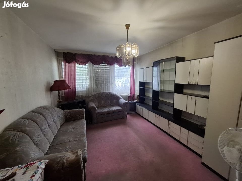 Eladó 54 nm-es panel lakás Hajdúszoboszló