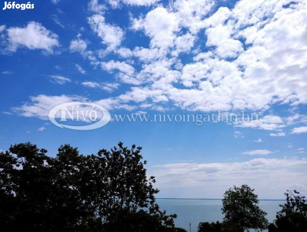 Eladó 55 nm-es Üdülő, nyaraló Balatonalmádi