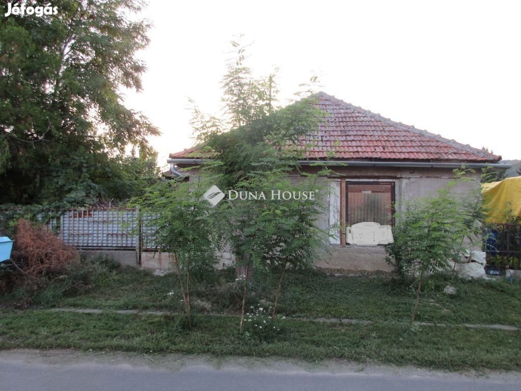 Eladó 55 nm-es ház Tokaj