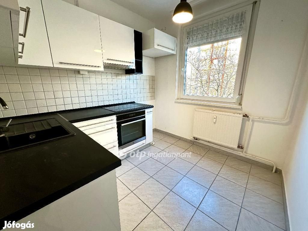 Eladó 55 nm-es lakás Debrecen