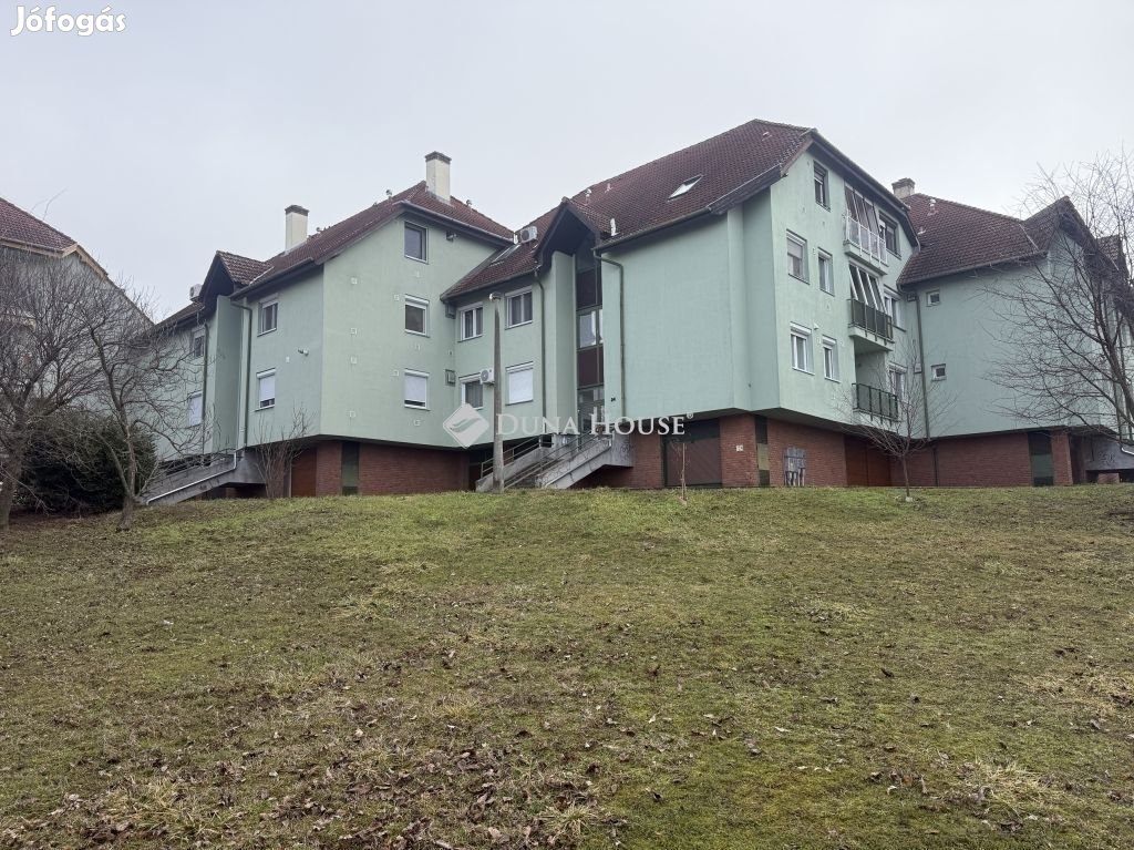 Eladó 55 nm-es lakás Pécs