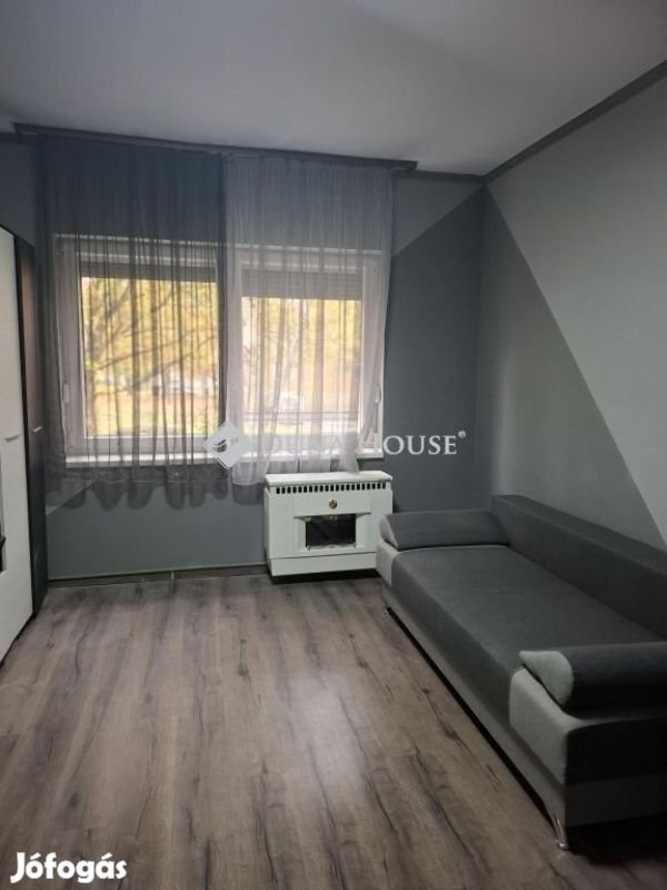 Eladó 55 nm-es lakás Szekszárd