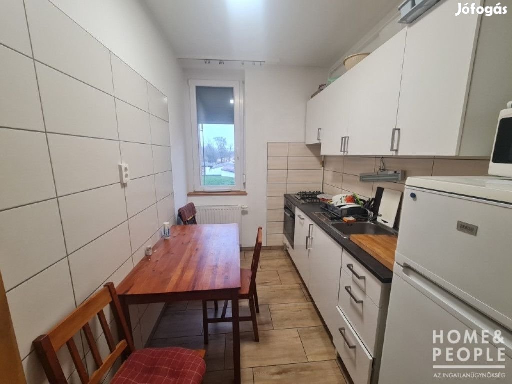 Eladó 56 nm-es Felújított tégla lakás Hódmezővásárhely