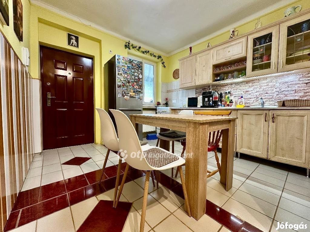 Eladó 56 nm-es lakás Debrecen