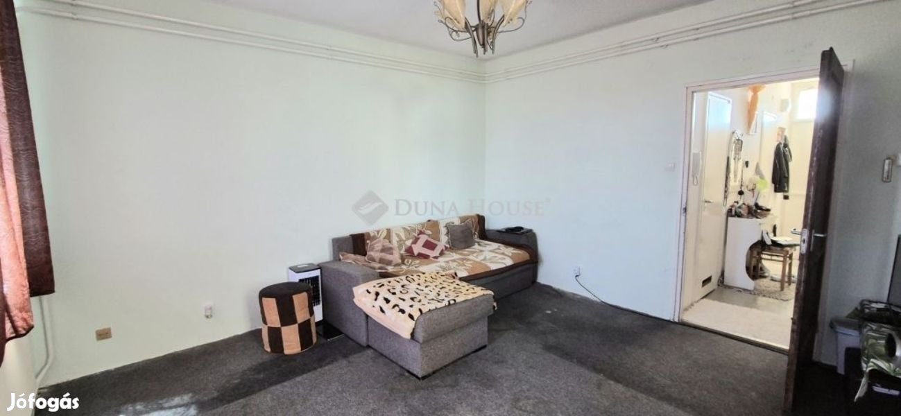 Eladó 56 nm-es lakás Kistelek