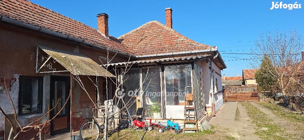 Eladó 58 nm-es Felújítandó Családi ház Csengőd Kodály Zoltán utca