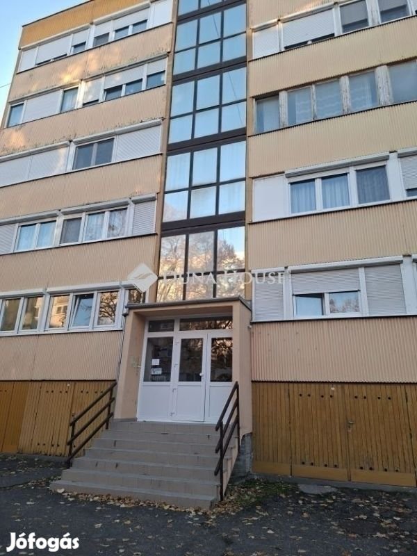 Eladó 58 nm-es lakás Pécs