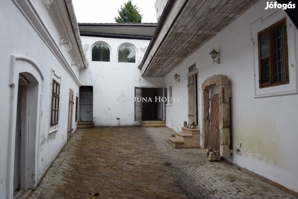 Eladó 590 nm-es ház Szentendre