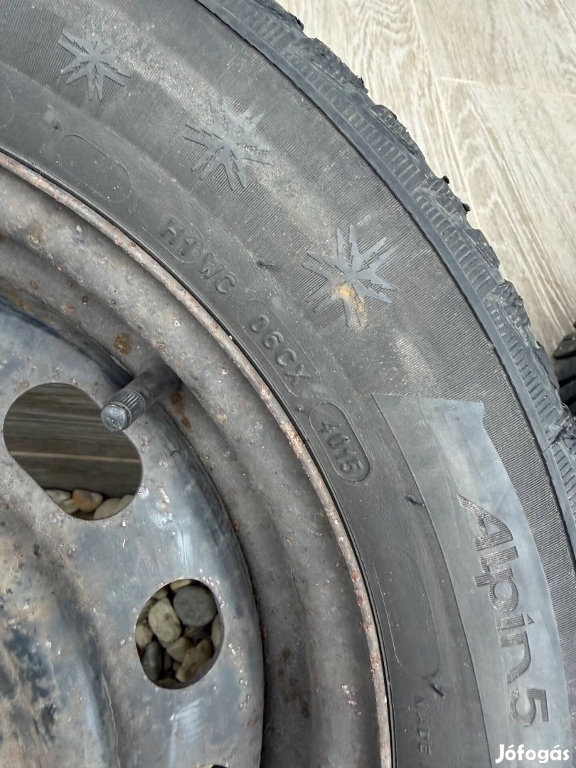 Eladó 5*114.3 16 os lemezfelni mazda dísztárcsával