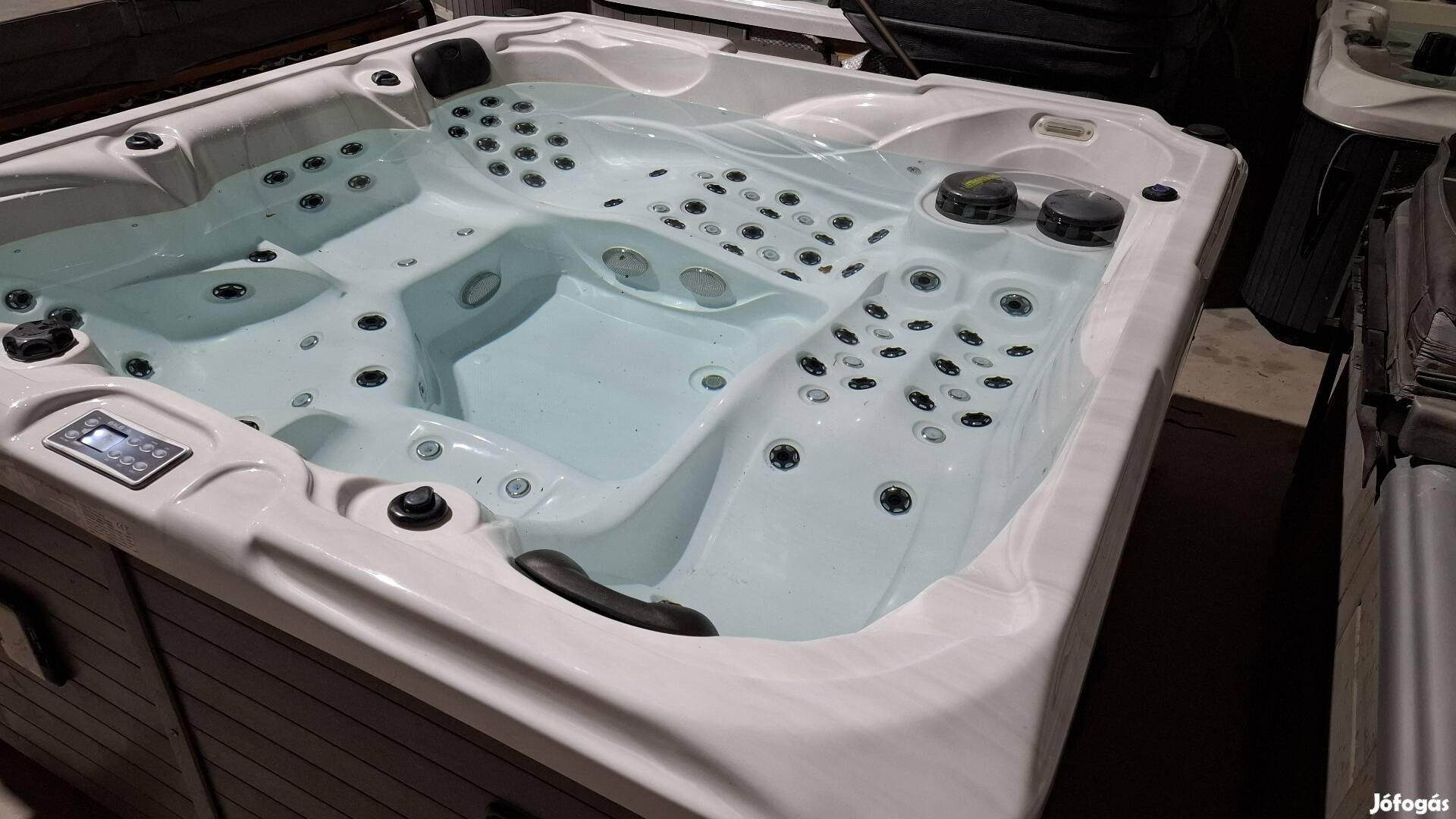 Eladó 5 személyes  Passion Spa típusú Jakuzzi / Jacuzzi