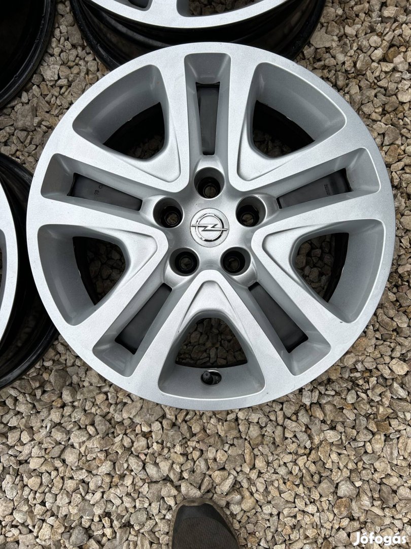 Eladó 5x105 r16 gyári Opel acélfelni szett!