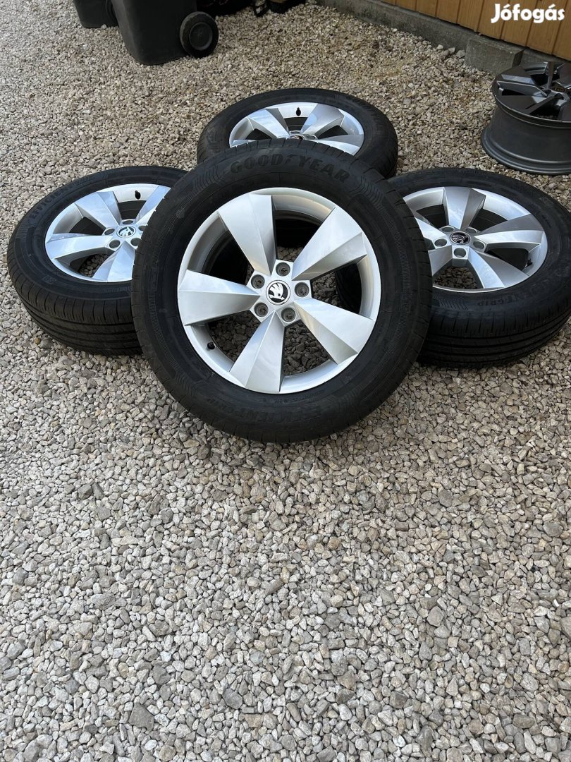 Eladó 5x112 r17 gyári Skoda Kodiaq alufelni új nyári gumival!