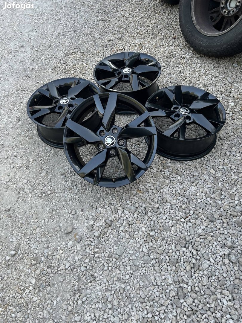 Eladó 5x112 r17 gyári Skoda "Lyra" alufelni szett!