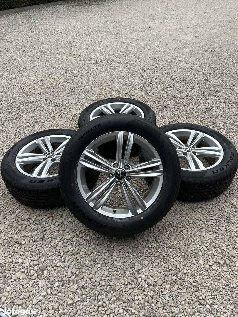 Eladó 5x112 r18 VW Tiguan Sebring alufelni szett új téli gumival!