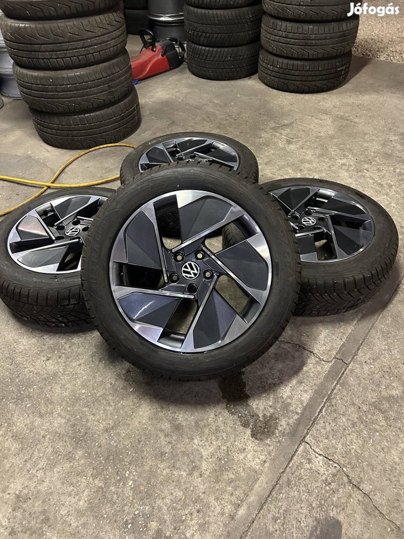 Eladó 5x112 r18 gyári VW ID3 alufelni szett téli gumival!