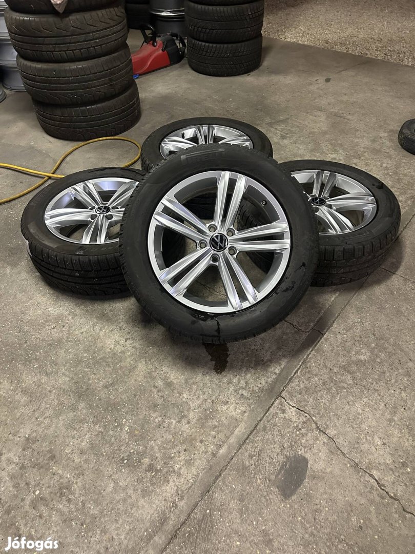 Eladó 5x112 r18 gyári VW Tiguan Sebring alufelni szett téli gumival!