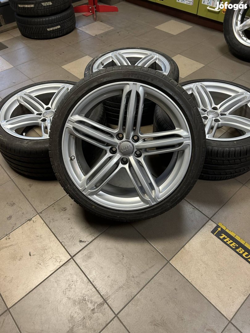 Eladó 5x112 r19 gyári Audi Segment alufelni nyári gumival!