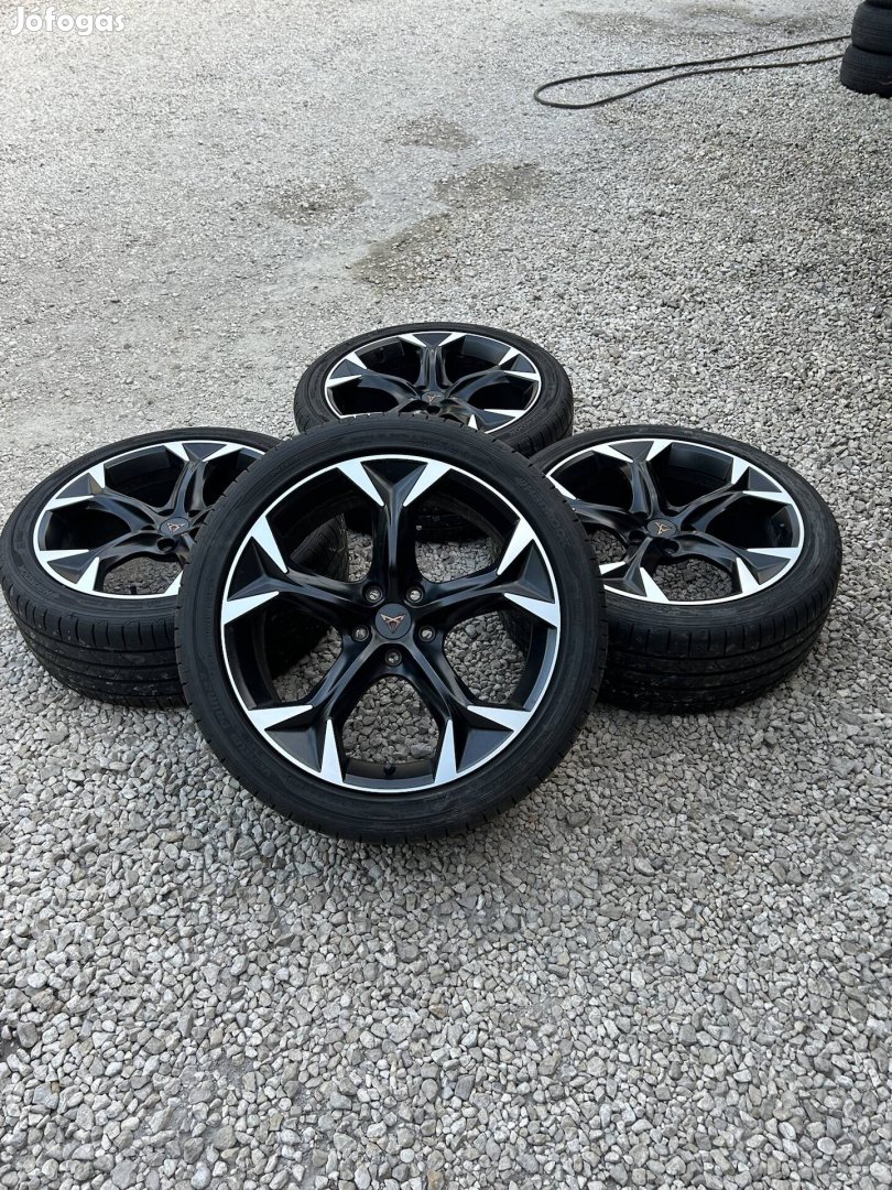 Eladó 5x112 r19 gyári Cupra formentor alufelni nyári gumival!