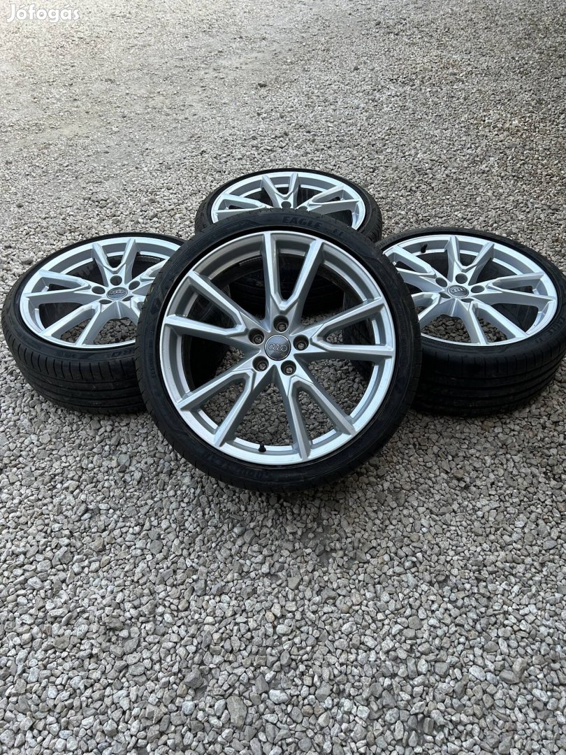 Eladó 5x112 r20 gyári Audi alufelni szett nyári gumival! 