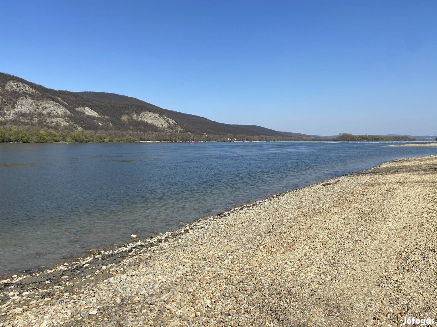 Eladó 6000nm2 dunaparti arvízmentes telek!