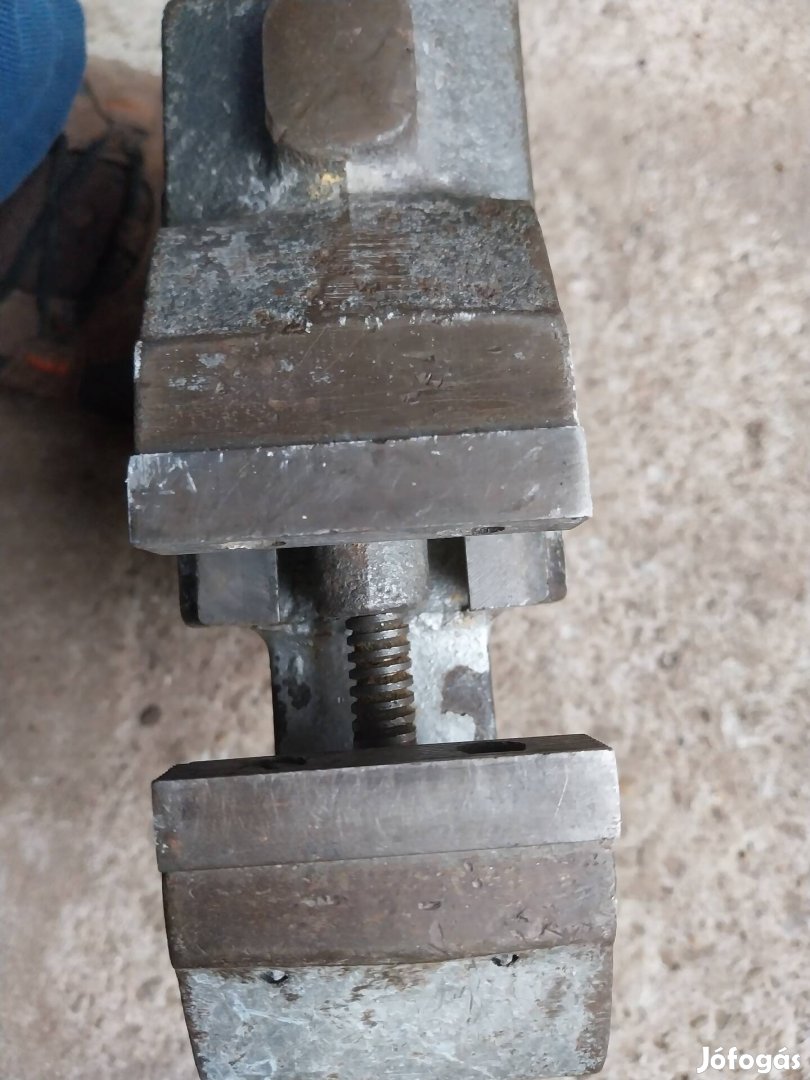 Eladó 60-as műszerész satu.