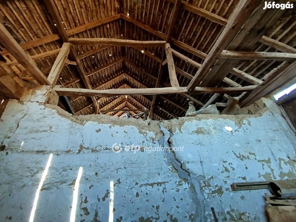 Eladó 60 nm-es ház Lippó