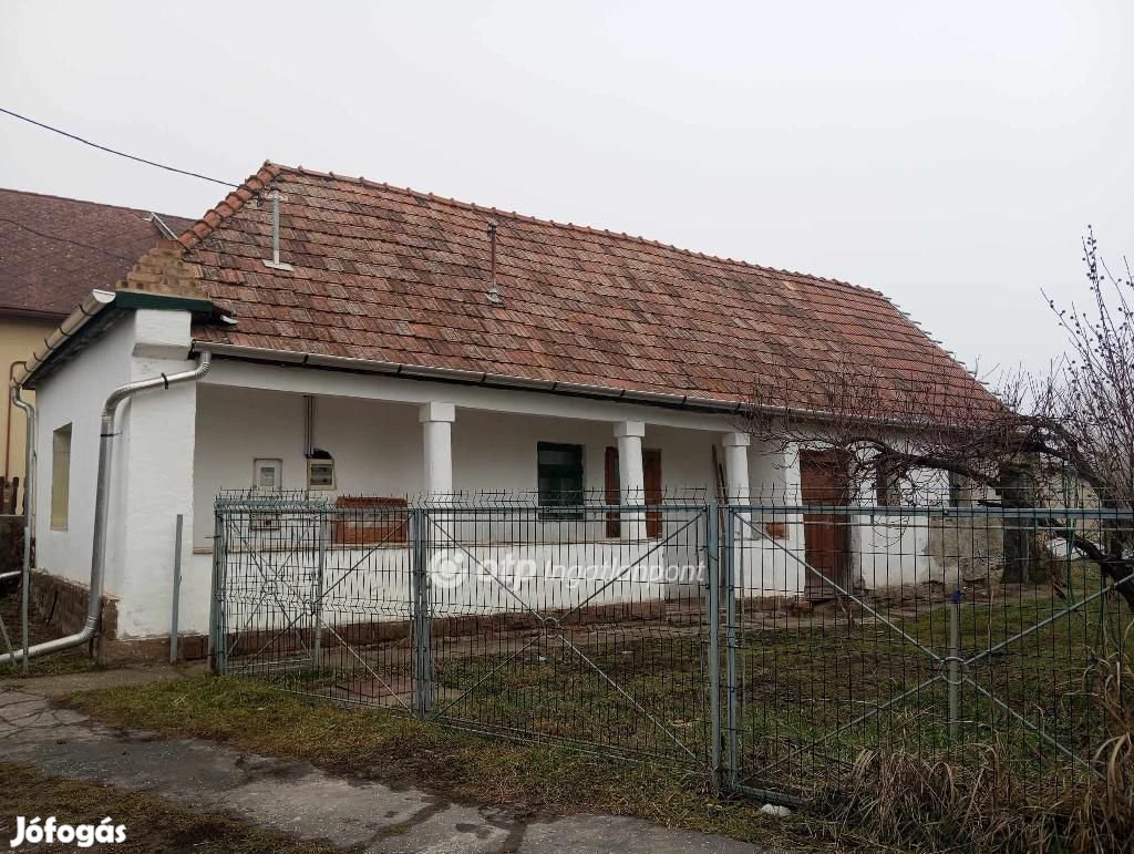 Eladó 60 nm-es ház Novaj