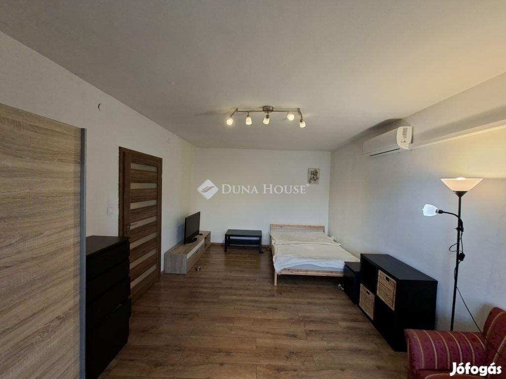 Eladó 60 nm-es lakás Szeged