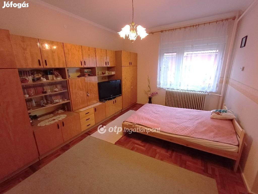 Eladó 61 nm-es ház Csongrád