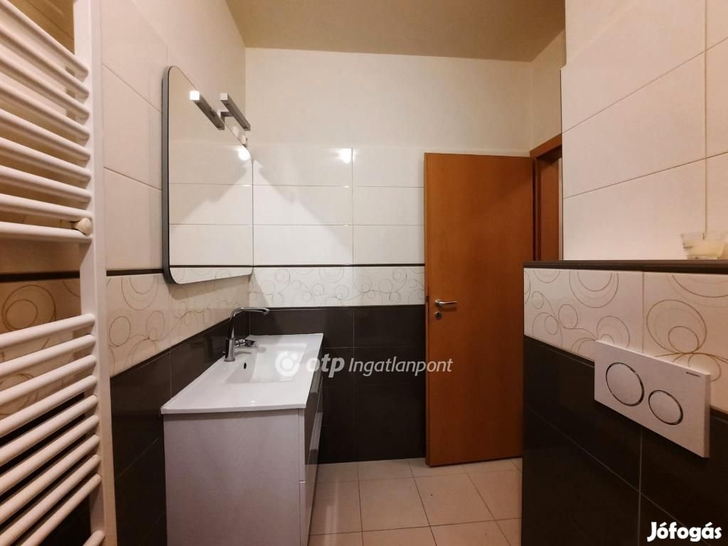 Eladó 61 nm-es lakás Balatonőszöd