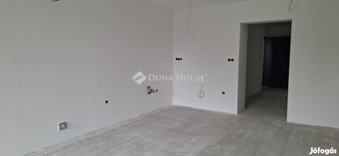 Eladó 63 nm-es lakás Pécs