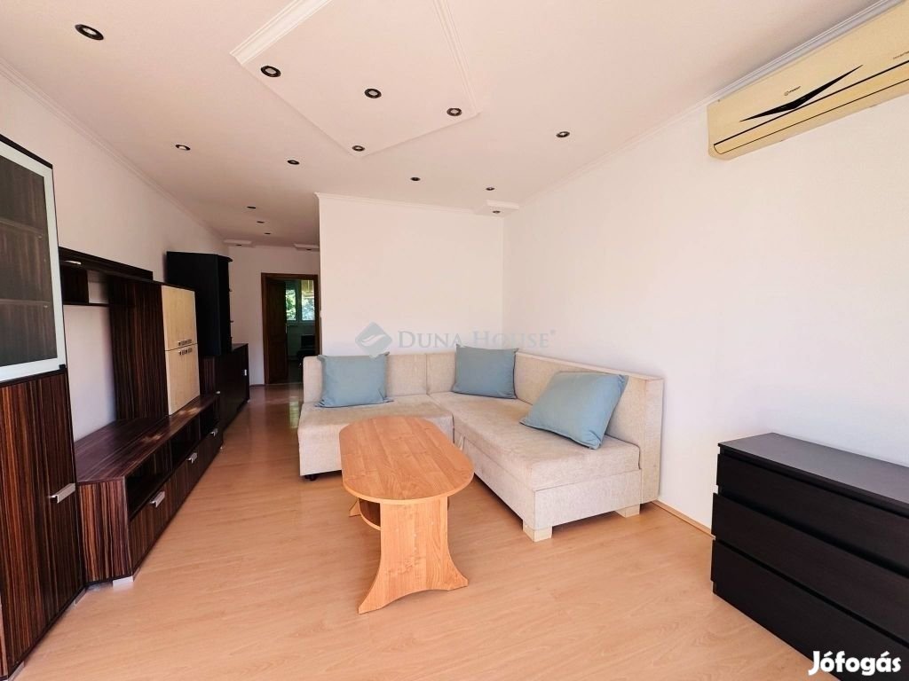Eladó 63 nm-es lakás Pécs