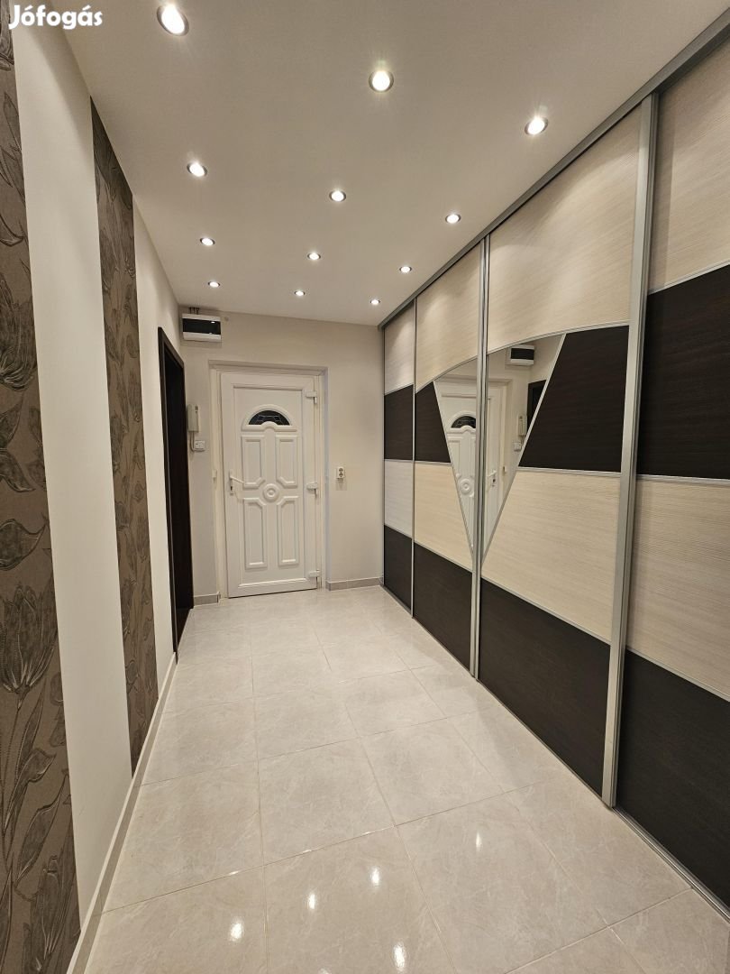 Eladó 64 m2 panel lakás, Debrecen