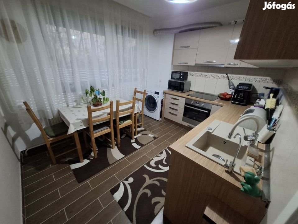 Eladó 65 nm-es Felújított panel lakás Hajdúszoboszló