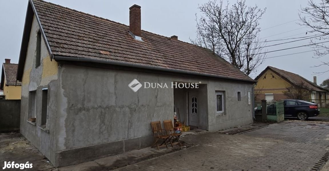 Eladó 65 nm-es ház Sárosd
