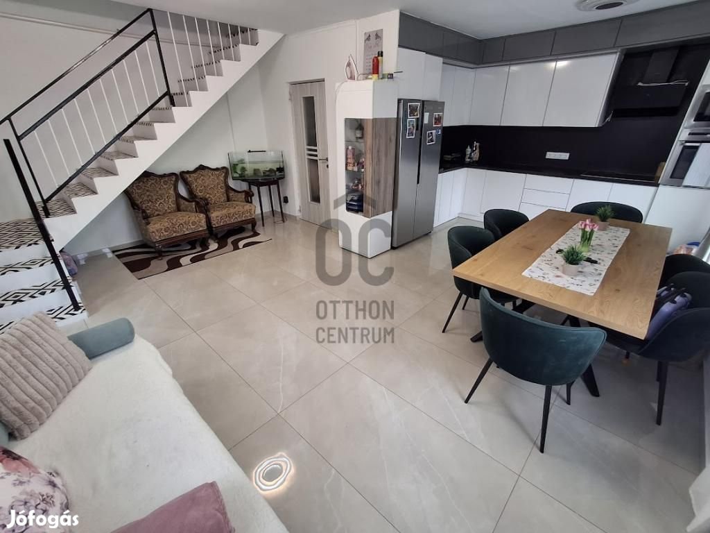 Eladó 65 nm-es lakás Cegléd