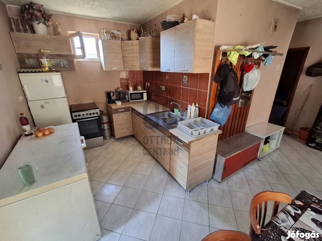 Eladó 66 nm-es ház Cegléd