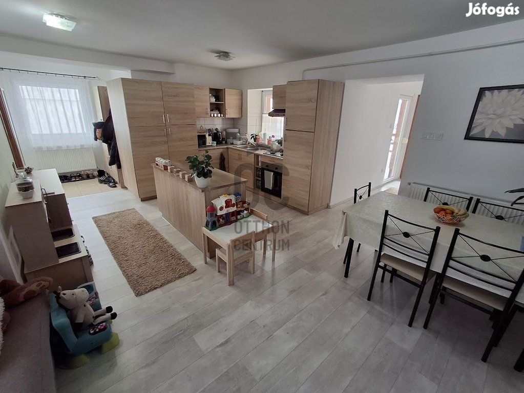 Eladó 66 nm-es ház Törtel