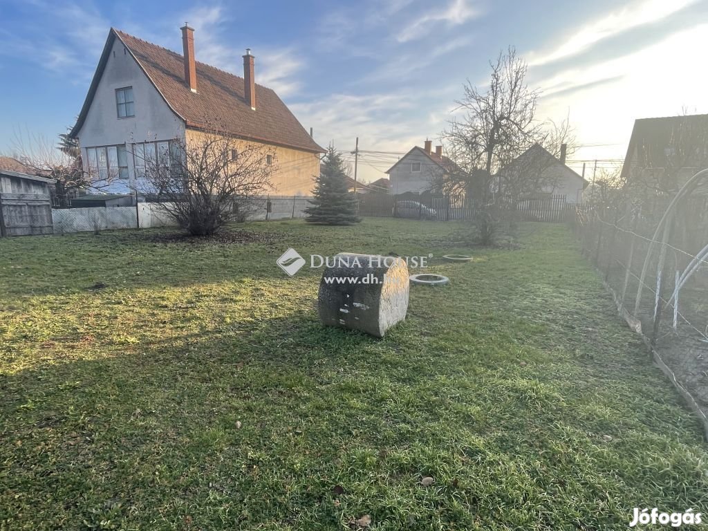 Eladó 680 nm-es telek Gyömrő