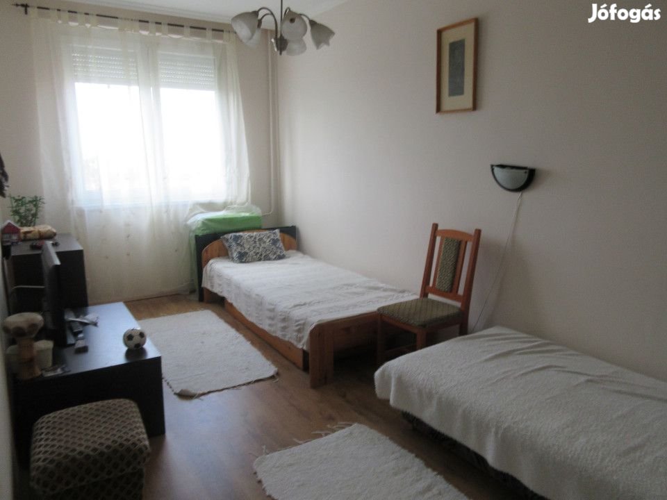 Eladó 68 nm-es Közepes állapotú panel lakás Debrecen