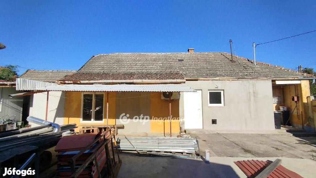 Eladó 68 nm-es ház Jászberény