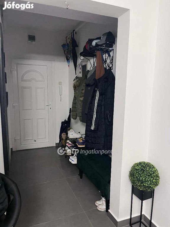 Eladó 69 nm-es lakás Pápa