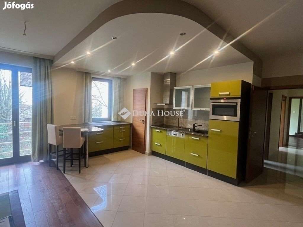 Eladó 69 nm-es lakás Pécs