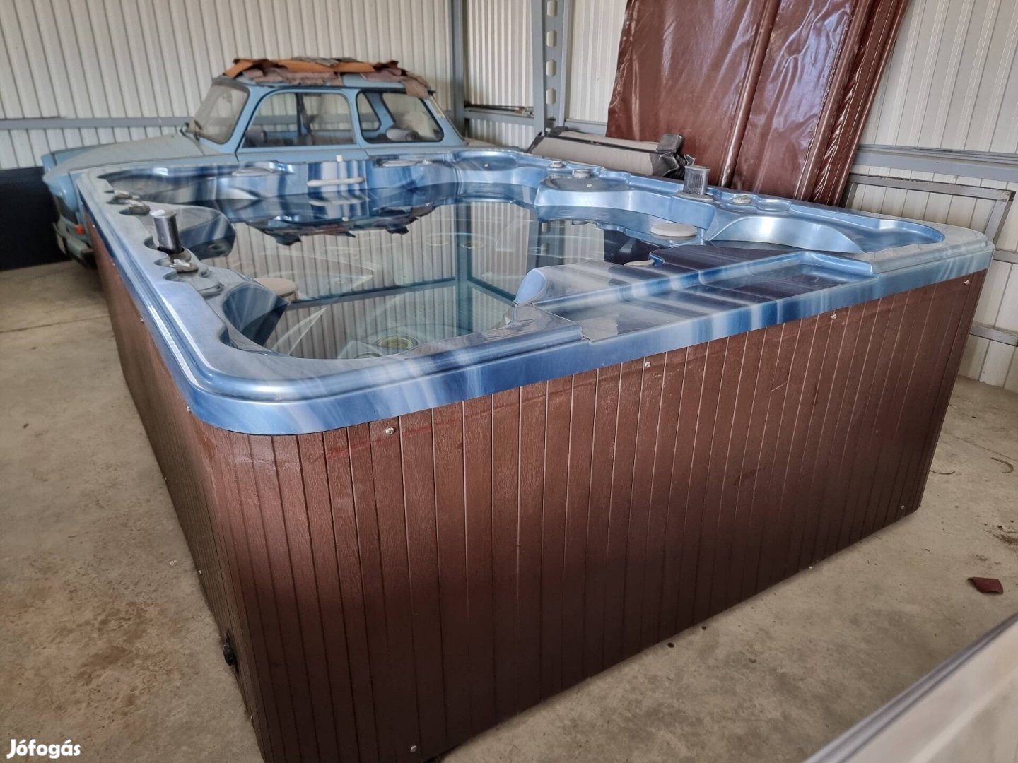 Eladó 6 személyes Jacuzzi / Jakuzzi