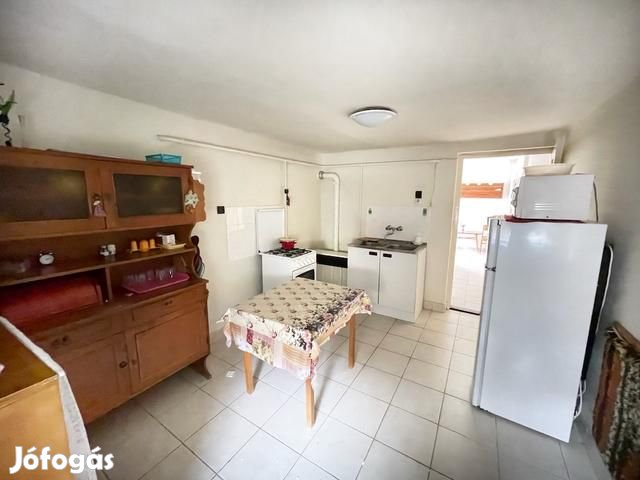 Eladó 70 nm-es Családi ház Paks