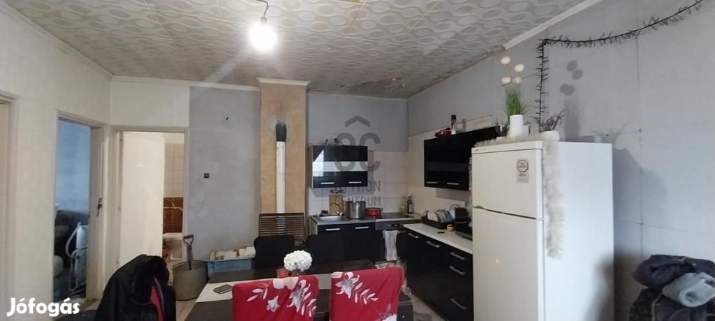Eladó 70 nm-es ház Cegléd
