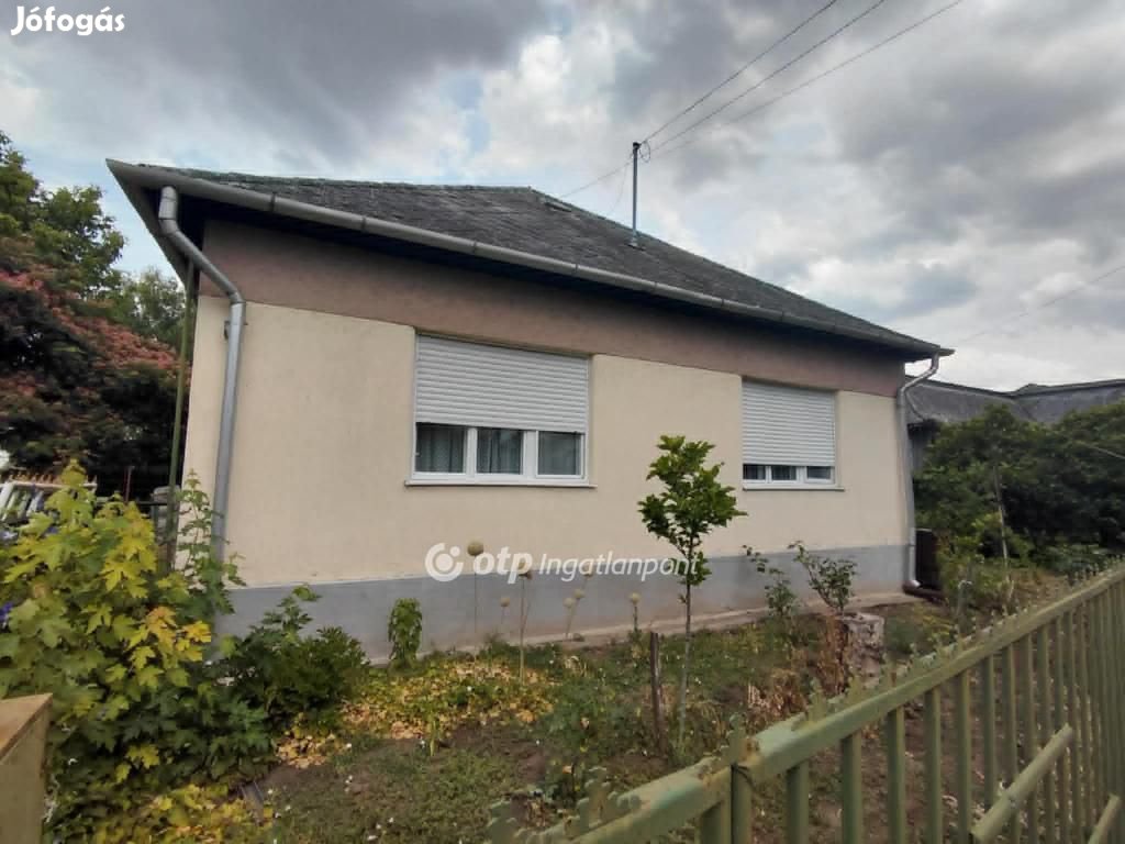Eladó 70 nm-es ház Csány