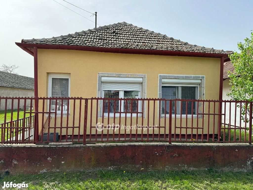 Eladó 70 nm-es ház Poroszló