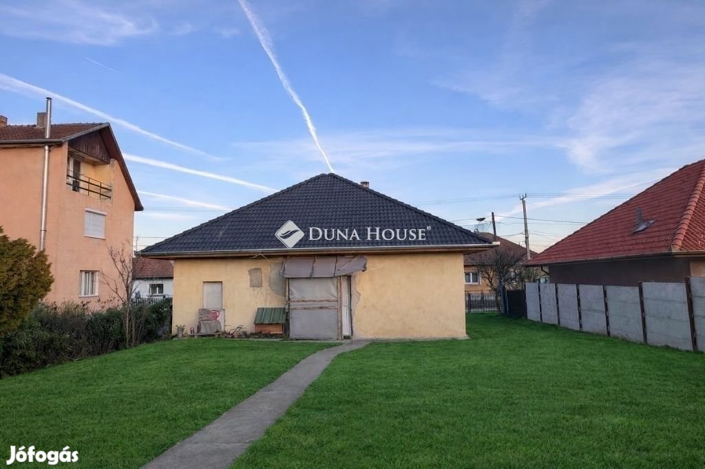 Eladó 70 nm-es ház Úri