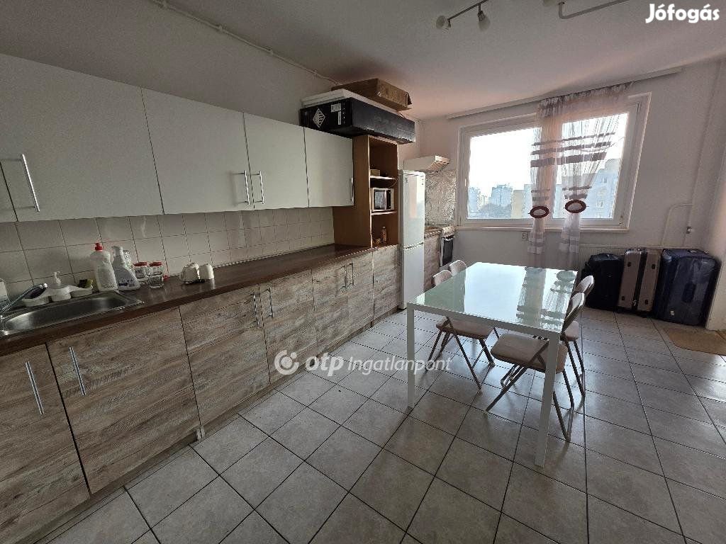 Eladó 70 nm-es lakás Debrecen